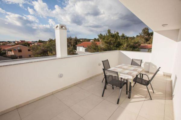 Apartman Franc S Vir Εξωτερικό φωτογραφία